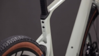 Gravel kolo Cube NUROAD C:62 SLX reedbeige´n´chrome 2026