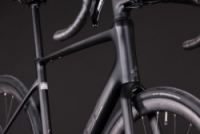 Silniční kolo Cube ATTAIN C:62 RACE carbon´n´coalchrome 2027