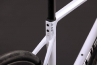 Silniční kolo Cube ATTAIN C:62 SLX metallicwhite´n´black 2027