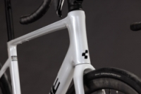 Silniční kolo Cube ATTAIN C:62 SLX metallicwhite´n´black 2027