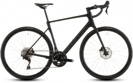 Silniční kolo Cube ATTAIN C:62 RACE blackline 2026